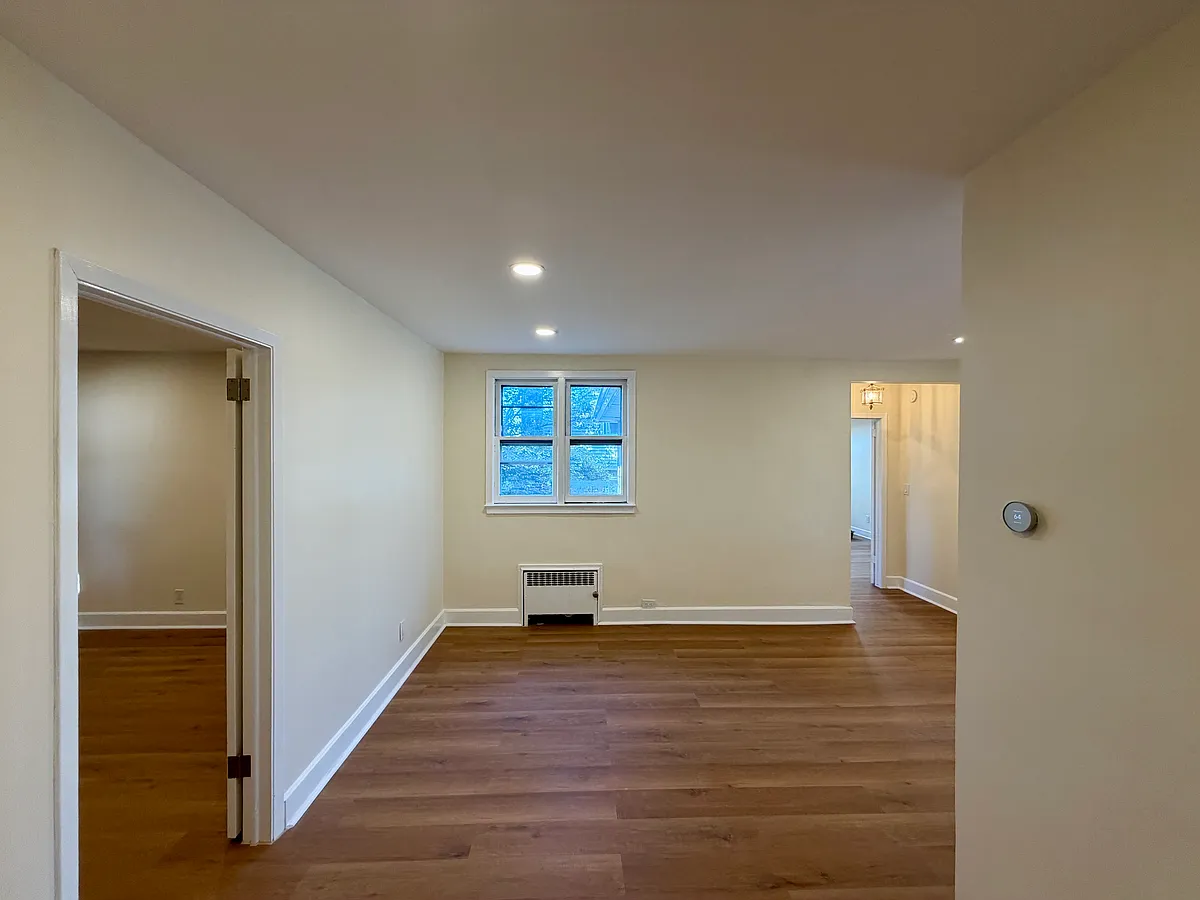 Building Photo - 116 Alexander Ave #1