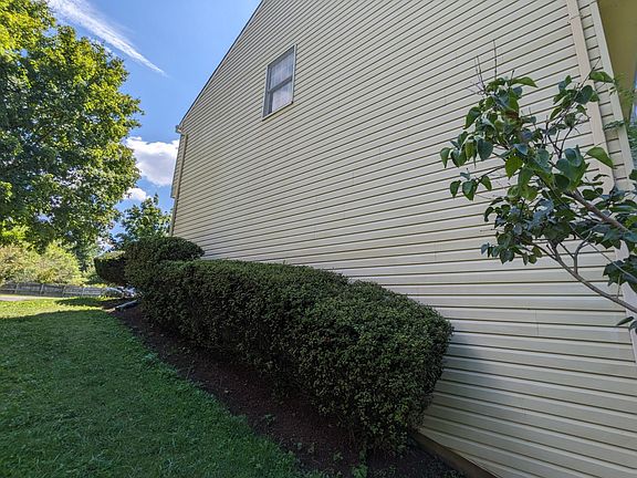 3rd image of 1110 Floyd Pl