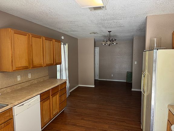 3rd image of 907 S Beal St