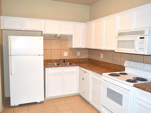 3rd image of 5301 Morning Glen Ln APT B