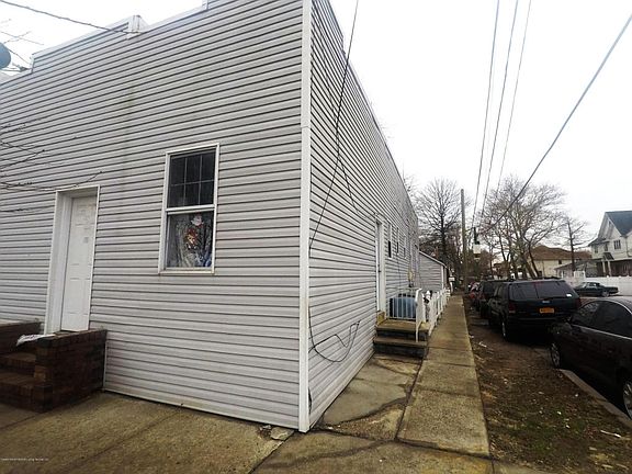 3rd image of 652 New Dorp Ln