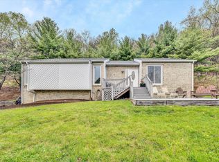 7445 Carriage Hills Dr, Roanoke, VA 24018