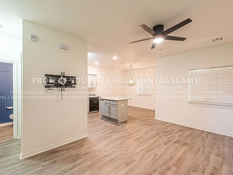 766 W Breeze Cv — Photo 2