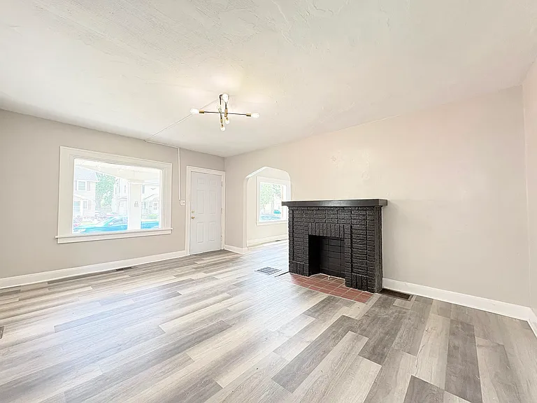 804 Alvison Rd — Photo 5