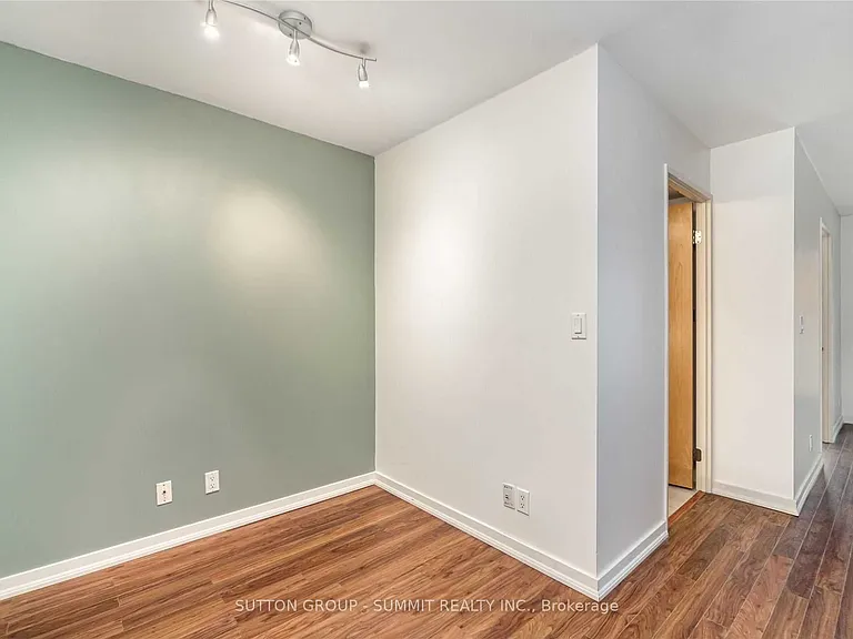 1005 King St W #416 — Photo 4