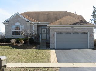 208 S Palmer Dr, Bolingbrook, IL 60490