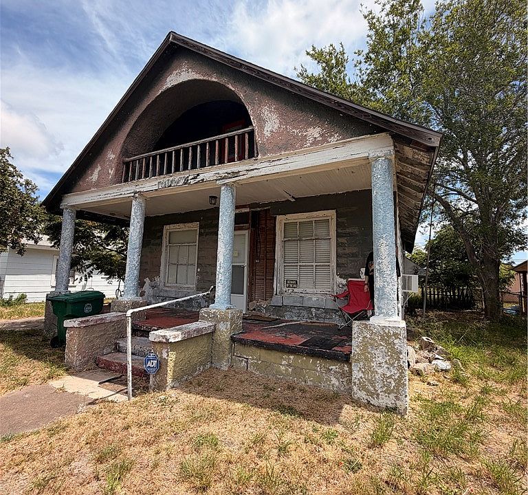 1st image of 1027 S Houston St
