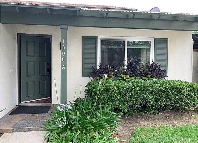Front of unit (photo 3)