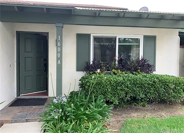 Front of unit (photo 3)