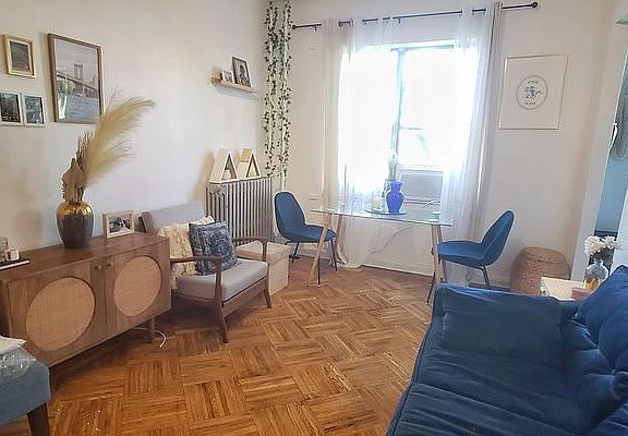 4th image of 303 President St APT 3