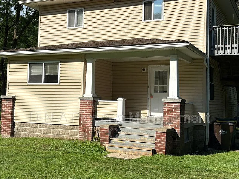 2 bed, 1.0 bath, $1,550 — Photo 1