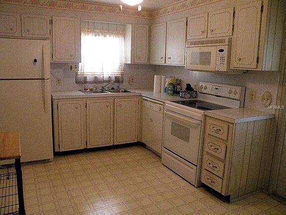 3rd image of 142 Fern Palm St #142