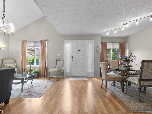 2nd image of 3701 Park Pl