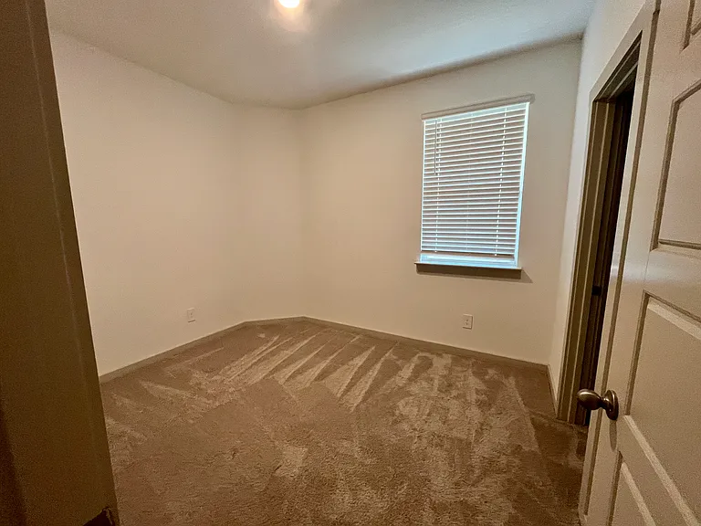 12807 Southborough Ln — Photo 11