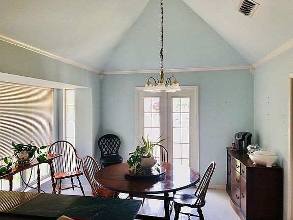 3rd image of 9522 Hampstead Cir