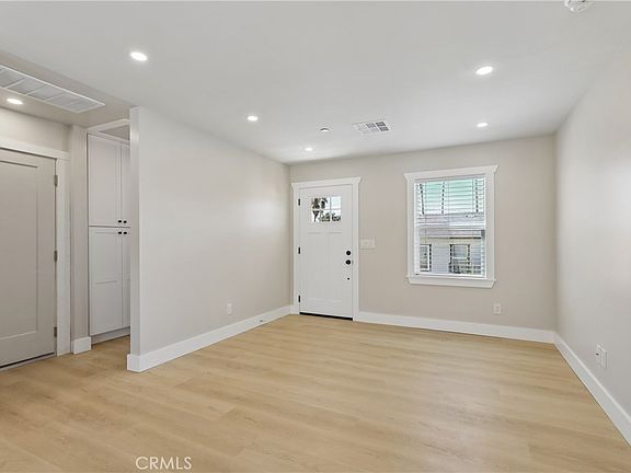 4th image of 23 E Pine St