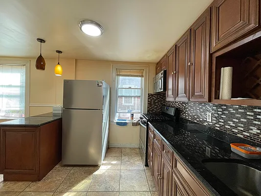 Rented by Hillel Realty Group | media 6