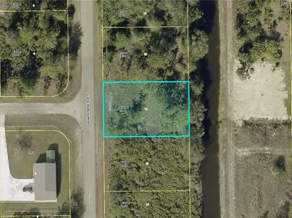 527 Hawthorne Ave S, Lehigh Acres, FL 33974