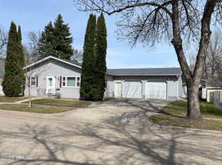 326 Summit Ave, Grafton, ND 58237