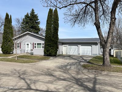 326 Summit Ave, Grafton, ND, 58237