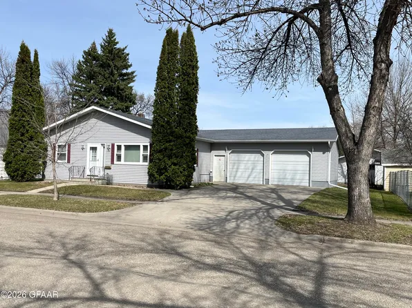 326 Summit Ave, Grafton, ND 58237