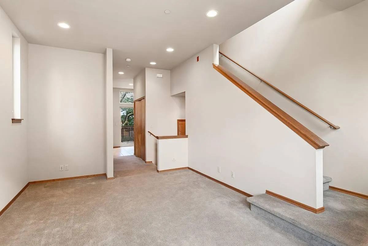 2 bed, 2.5 bath, 1072 sqft, $3,195 — Photo 2