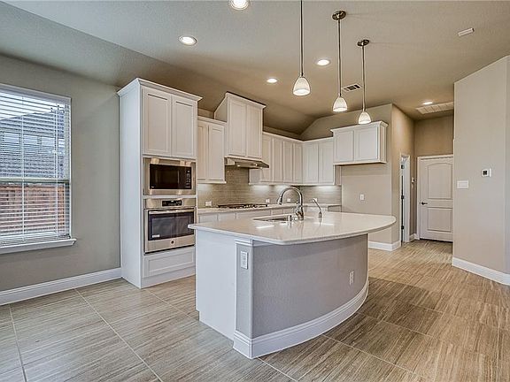 5th image of 1109 Putman Dr
