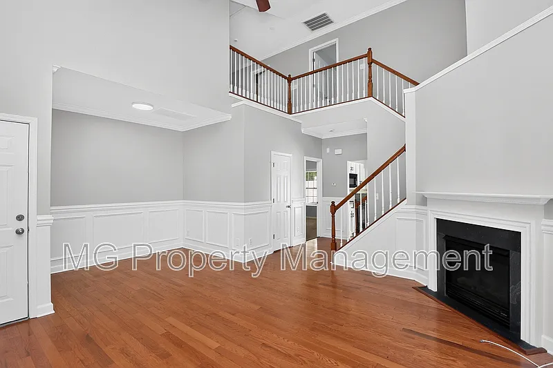 3 bed, 2.5 bath, 1550 sqft, $2,395 — Photo 3