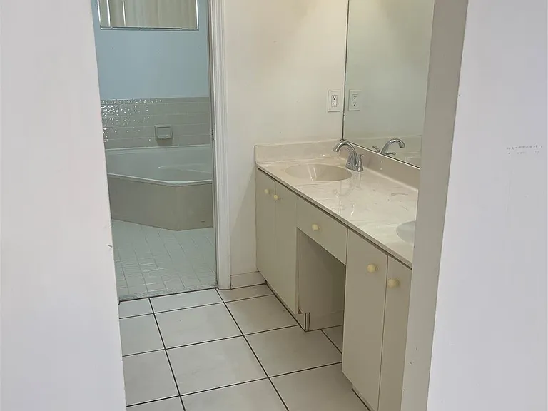 13412 NW 5th Pl — Photo 9