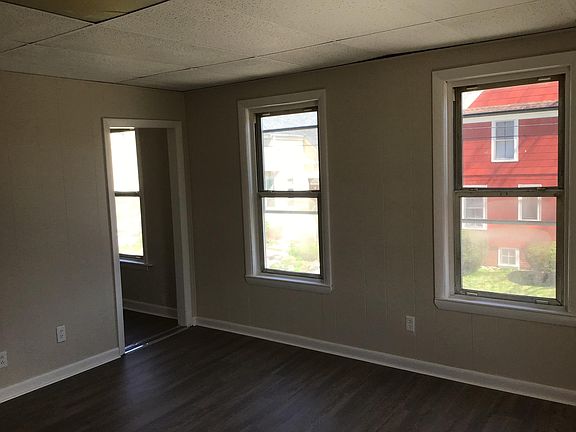 5th image of 16 Mechanic St Floor 2NF