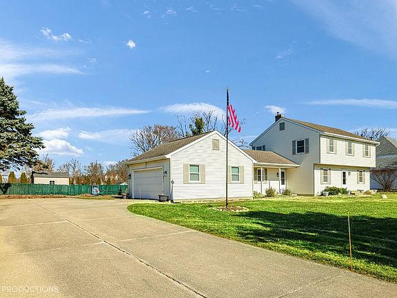2nd image of 1407 Meadowglen Dr