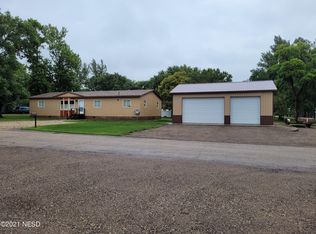 306 4th Ave SE, Clark, SD 57225