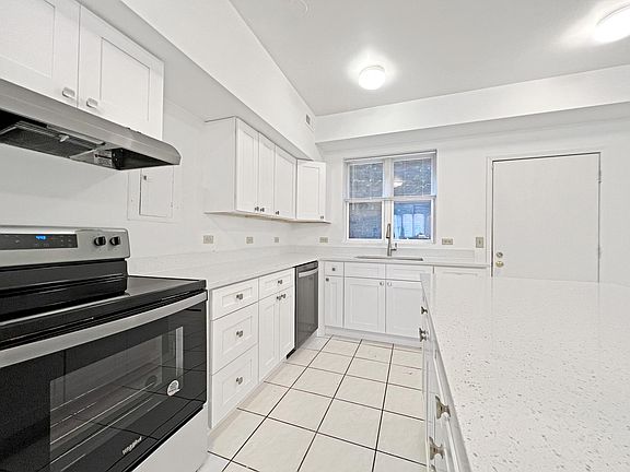 4th image of 847 N Milwaukee Ave