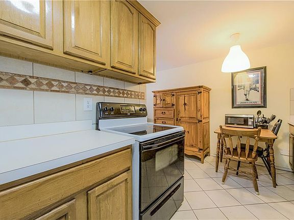 3rd image of 6032 W Clifton St