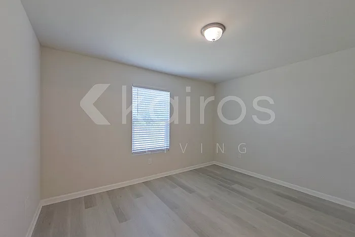 880 Whispering Creek Ave — Photo 14