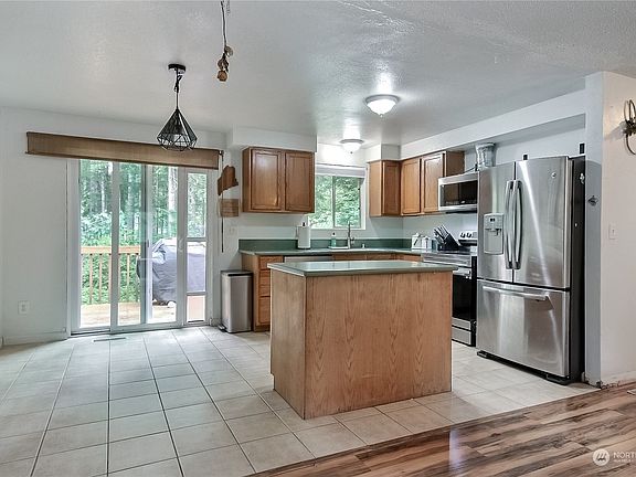 3rd image of 13615 97th Avenue NW