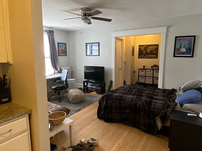 100 Howe Street — Photo 128