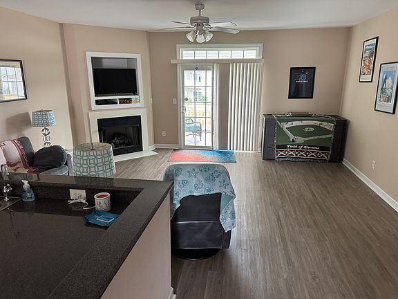 3rd image of 175 Old Murdoch Rd APT 908