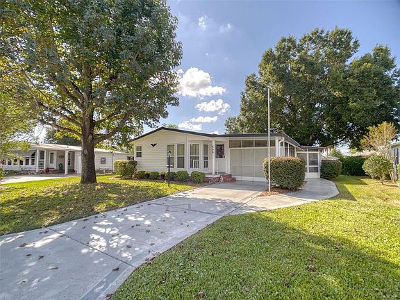 3rd image of 606 Rainbow Blvd