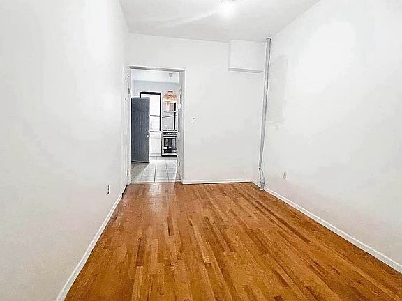 3rd image of 188 Greenpoint Ave APT 1R
