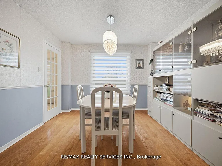 62 Fernbrook Cres — Photo 12