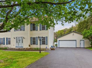 32 Baldwin Ln, Mahopac, NY 10541