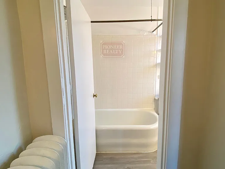 3110 Kensington Ave #8 — Photo 23