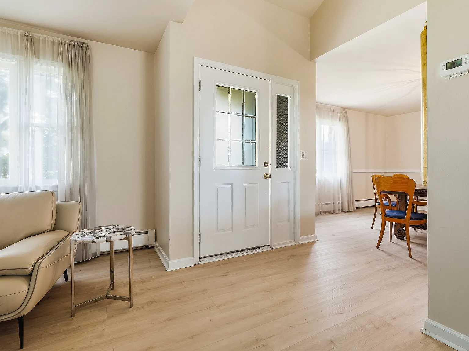 4 bed, 4.5 bath, 3585 sqft, $3,500 — Photo 3