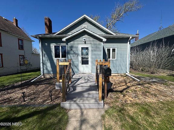 3rd image of 407 2nd St NE