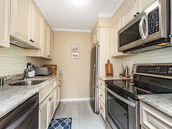 5th image of 566 Commonwealth Ave APT 401