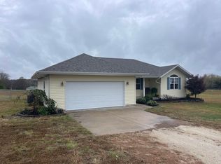 1538 Sunny Acres Pl, Bolivar, MO 65613