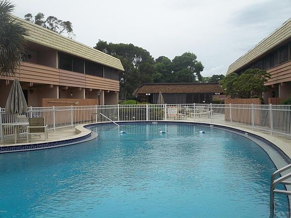 4th image of 2531 Country Club Dr #128