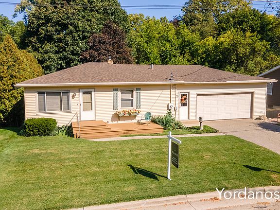 3rd image of 1522 Lamont Ave NW