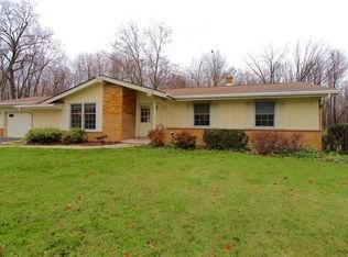 W207N6905 Fairview Dr, Menomonee Falls, WI 53051